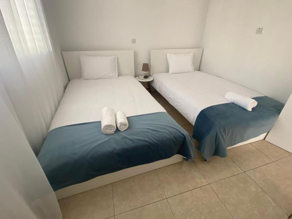 Central Pool-Side 2 Bedroom Apartment In بافوس المظهر الخارجي الصورة